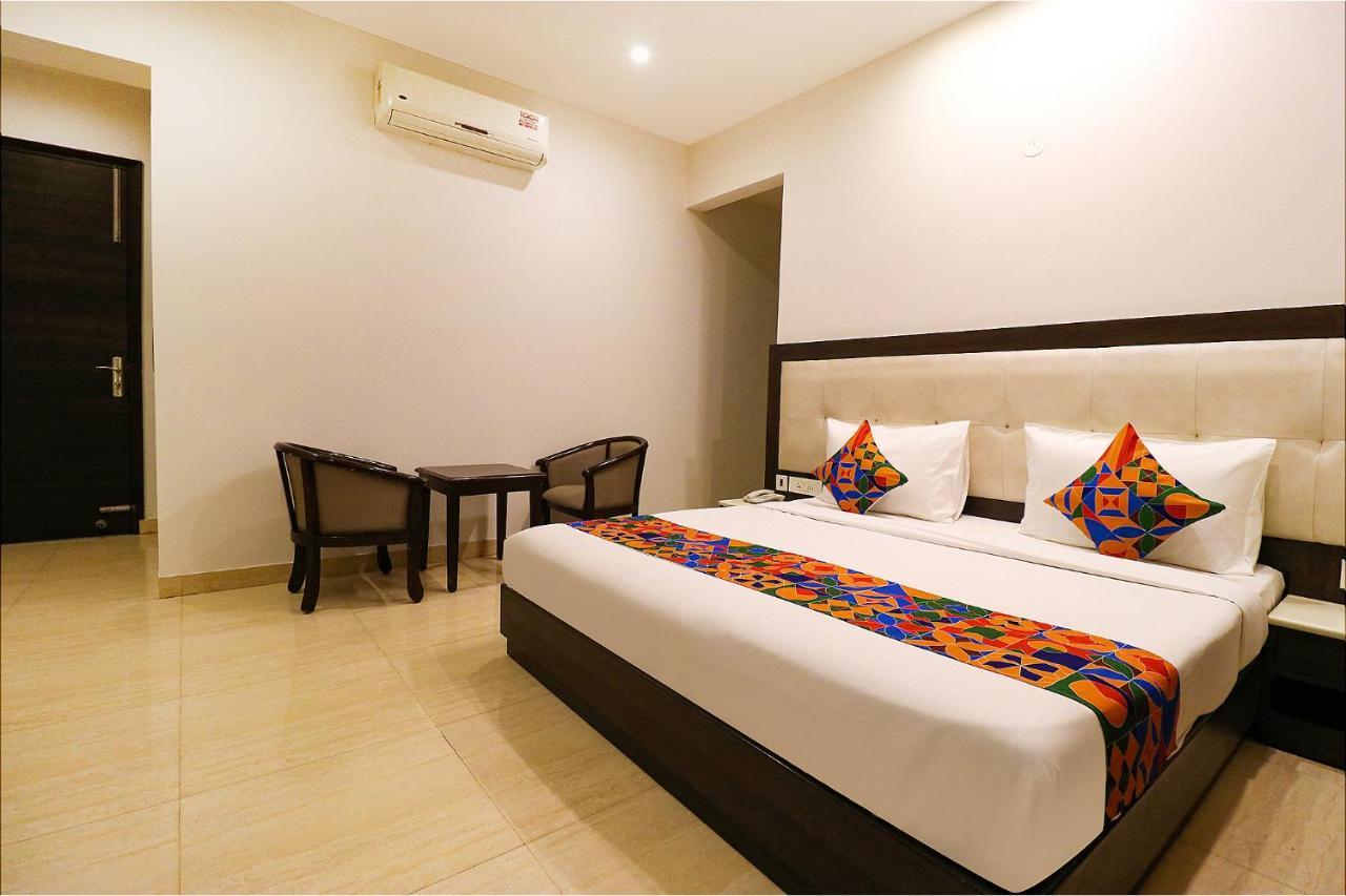 Fabhotel Oyster Villa Gurgaon Bagian luar foto