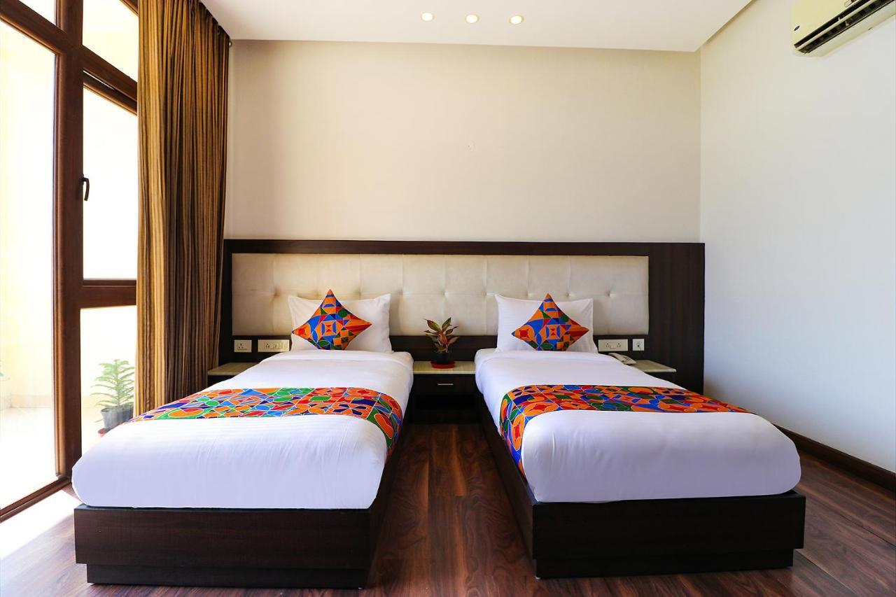Fabhotel Oyster Villa Gurgaon Bagian luar foto
