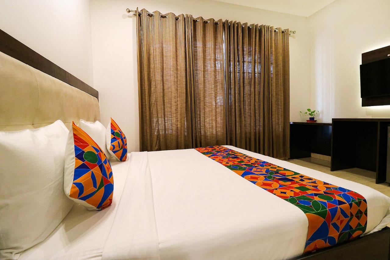 Fabhotel Oyster Villa Gurgaon Bagian luar foto