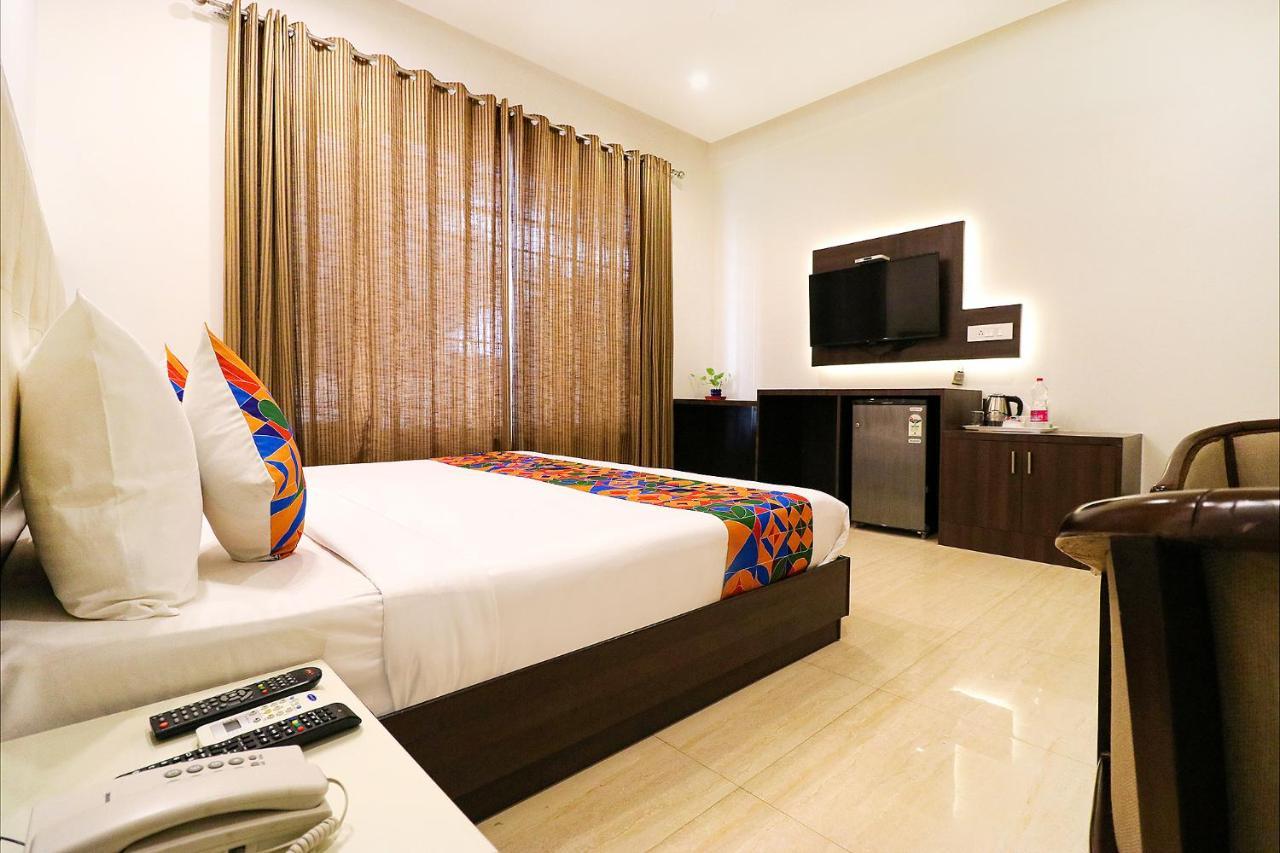 Fabhotel Oyster Villa Gurgaon Bagian luar foto