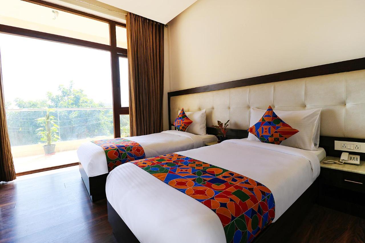 Fabhotel Oyster Villa Gurgaon Bagian luar foto