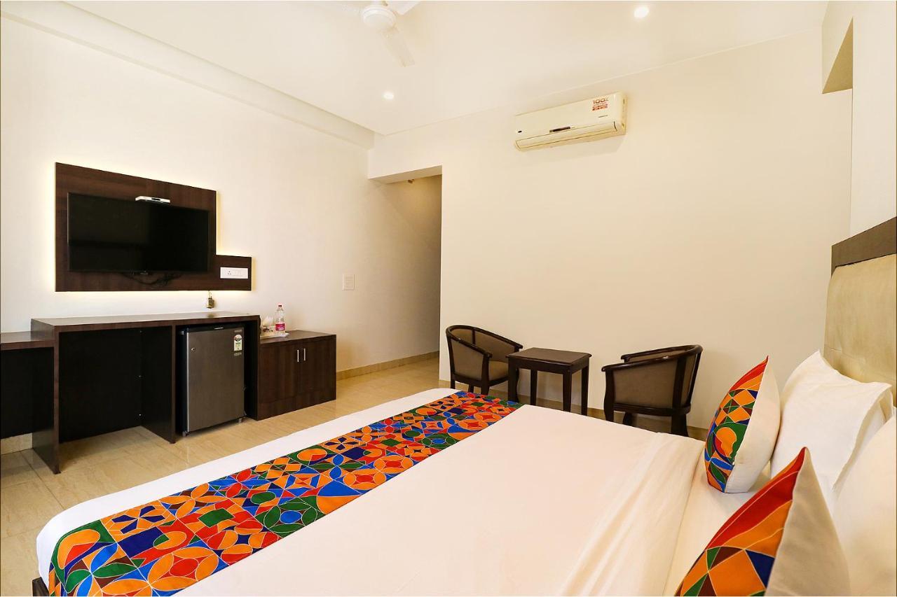 Fabhotel Oyster Villa Gurgaon Bagian luar foto