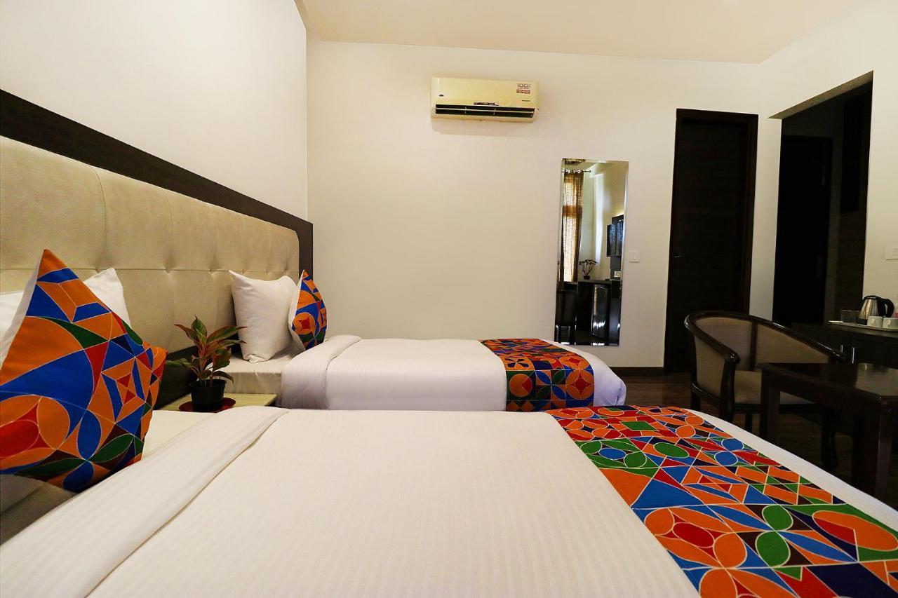 Fabhotel Oyster Villa Gurgaon Bagian luar foto
